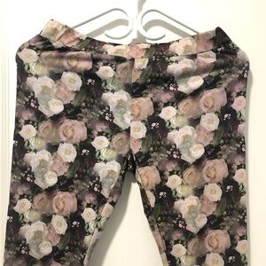 🍋NWT Barbie Rose Legging